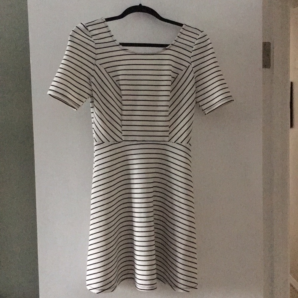 Scoopneck Back Dress Size M